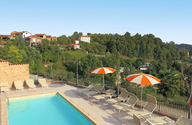 Bel appartement avec WIFI, climatisation, piscine, TV, patio et animaux admis