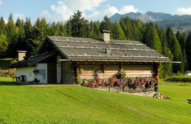 Bel appartement pour 10 personnes avec WIFI, TV et animaux admis