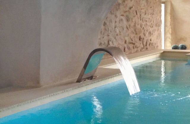 Joli appartement pour 4 personnes avec WIFI, piscine privée, TV, patio, animaux admis et parking