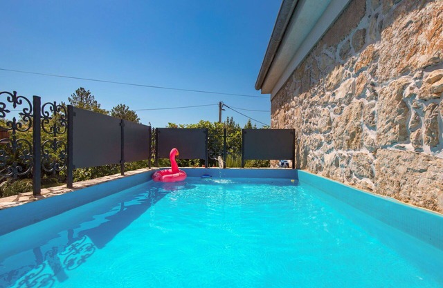 Agréable appartement pour 4 personnes avec climatisation, piscine, WIFI, TV et terrasse