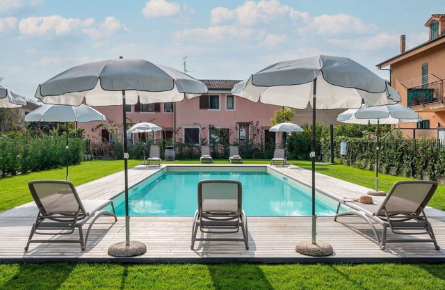 Joli appartement pour 4 personnes avec piscine, WIFI, climatisation, TV et terrasse
