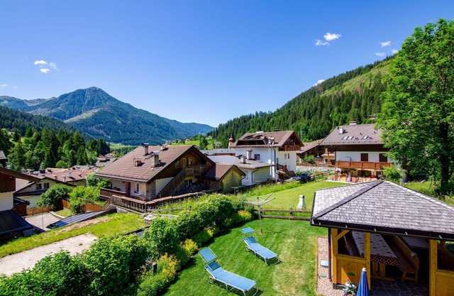 Confortable appartement pour 4 personnes avec WIFI, TV, balcon et parking
