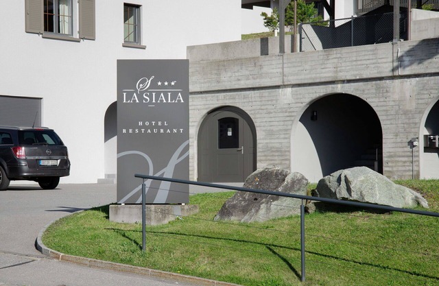 Confortable appartement pour 5 personnes avec WIFI, piscine, TV, balcon et vue panoramique