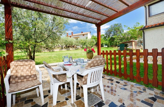 Joli appartement pour 5 personnes avec WIFI, climatisation, TV, terrasse et parking