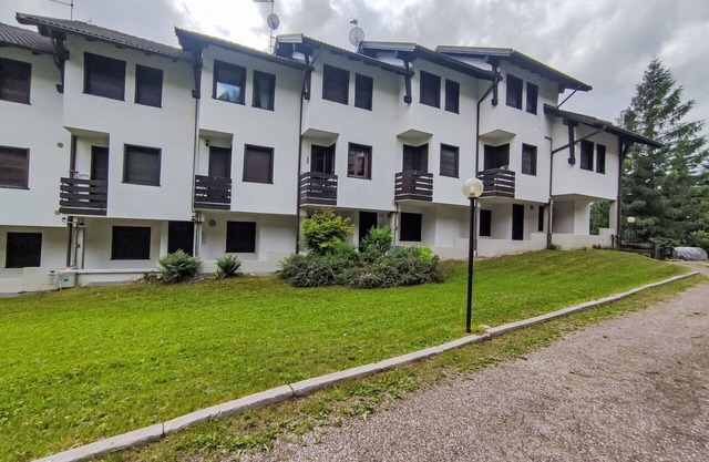Confortable appartement pour 5 personnes avec WIFI, TV, patio et parking