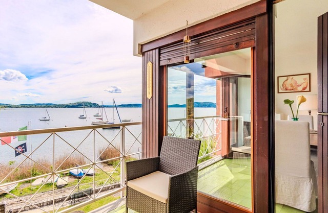 Joli appartement pour 5 personnes avec WIFI, piscine, TV, balcon et animaux admis