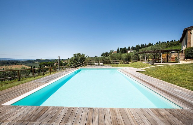 Joli appartement pour 4 personnes avec climatisation, WIFI, piscine et TV, près de San Gimignano