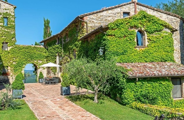 Joli appartement pour 4 personnes avec WIFI, piscine, climatisation, TV, vue panoramique et parking