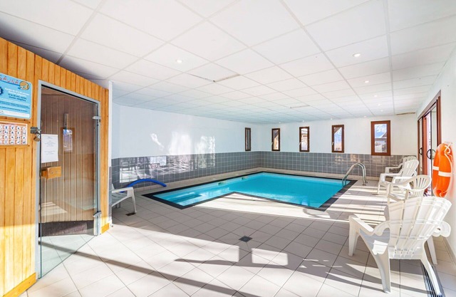 Joli appartement pour 6 personnes avec internet, piscine, TV, balcon, animaux admis et parking