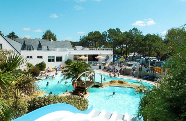 Appartement dans une maison de vacances avec piscine, WIFI, TV, terrasse, animaux admis, parking