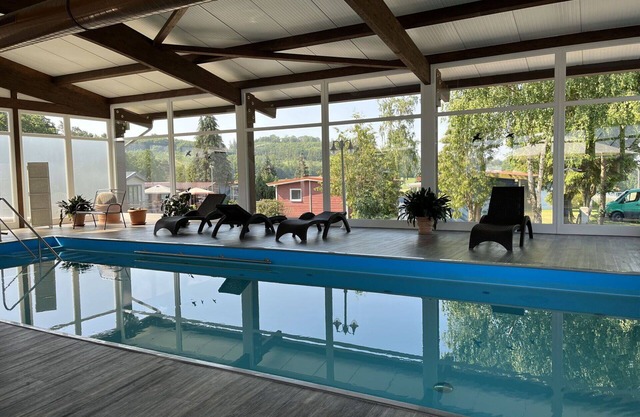 Bel appartement dans une maison de vacances avec WIFI, piscine, TV, terrasse et animaux admis