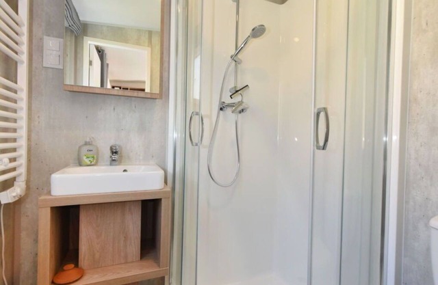 Joli appartement dans une maison de vacances avec WIFI, climatisation, TV, terrasse, parking