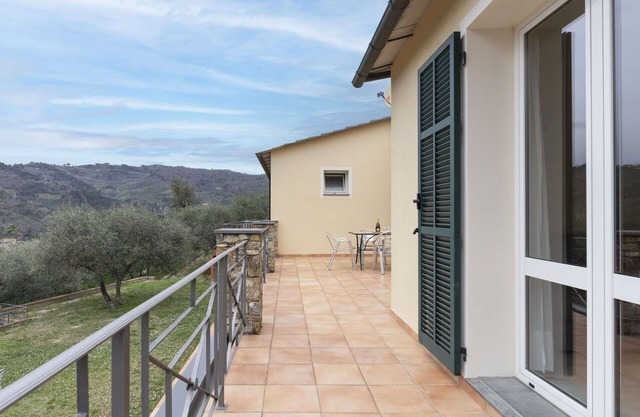 Bel appartement dans une maison de vacances avec WIFI, climatisation, patio, animaux admis, parking