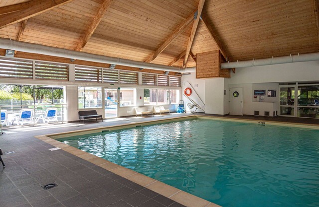 Bel appartement dans une maison de vacances avec internet, piscine, TV, terrasse, animaux admis