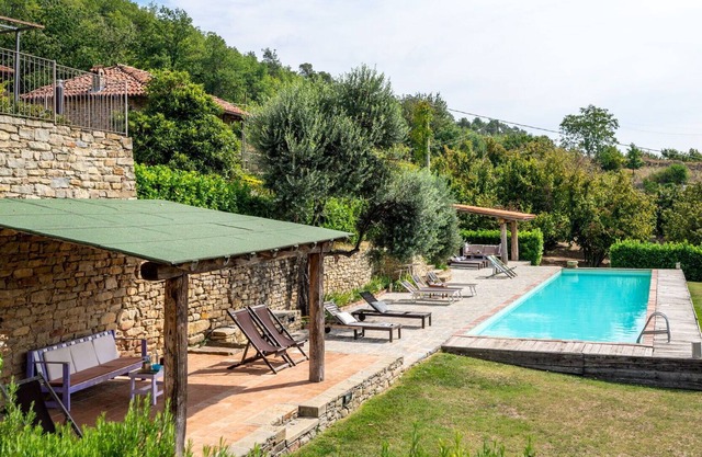 Joli appartement dans une maison de vacances avec WIFI, piscine, balcon, animaux admis et parking