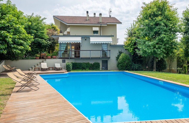 Bel appartement avec WIFI, climatisation, piscine privée, TV, terrasse, animaux admis et parking