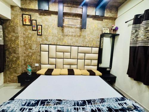 Lovely apartment premanand g maharaj marg in vrindavan dham
