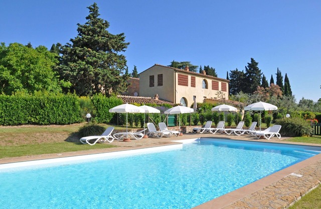 Appartement avec piscine, climatisation, WIFI, vue panoramique, parking, près de Greve In Chianti