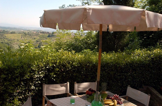 Appartement avec climatisation, WIFI, piscine, TV, animaux admis, parking, près de San Gimignano