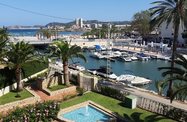 Bel appartement avec des vues magnifiques à seulement 4 minutes à pied de la plage, Jávea