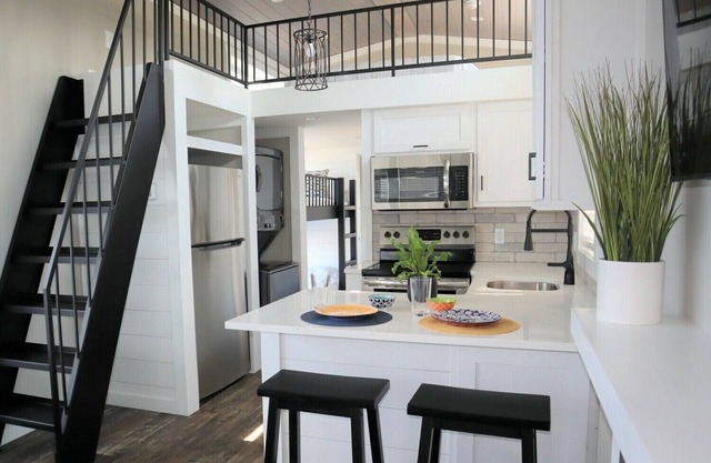 Lovely Bayfront Cottage #28, Beautiful Waterfront Views