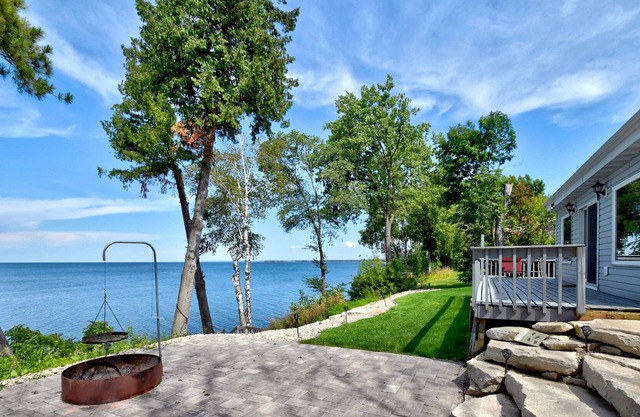 Lovely Bayfront Vacation Rental w/ Spacious Deck!