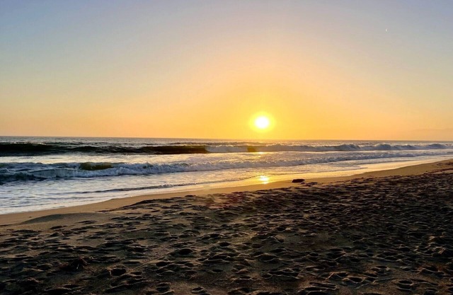 Lovely, Spacious Beach Home - 3 minute walk to beach. Channel Islands!