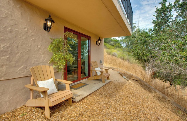 Lovely Belmont Apartment w/ Stunning Views!