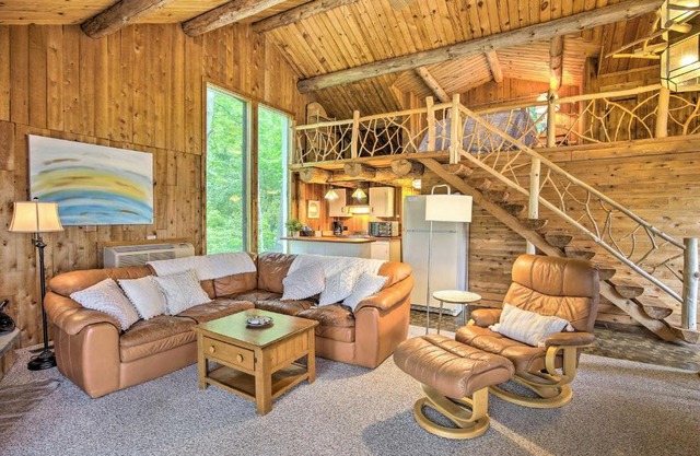 Lovely Birchwood Retreat on Red Cedar Lake!