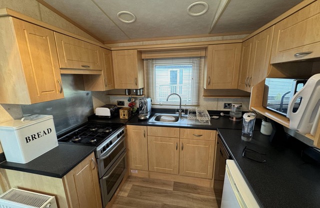 Lovely caravan for hire with large decking area in Hunstanton ref 23218K