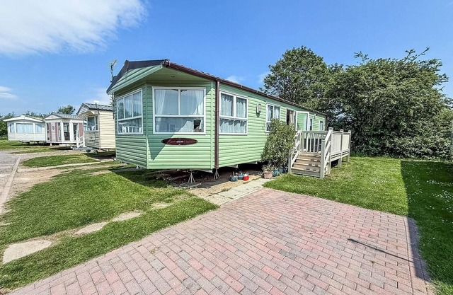 Caravane 8 places à louer avec terrasse sur le parc de vacances Skipsea Sands réf 41015WF