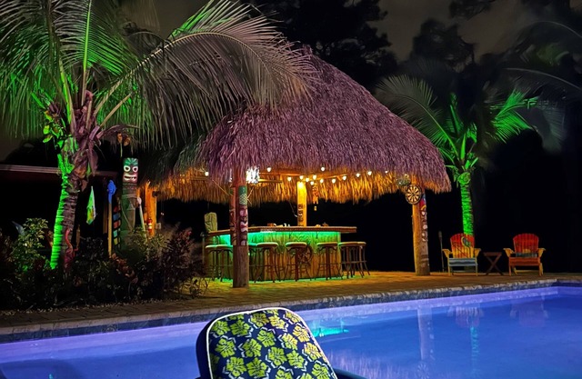 Lovely Casa Tropicana Lox - Private Guesthouse and Pool, Dog Friendly!