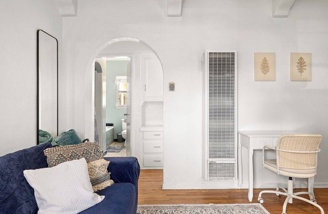Lovely Chic 1BedRoom private entrance, W/D parking