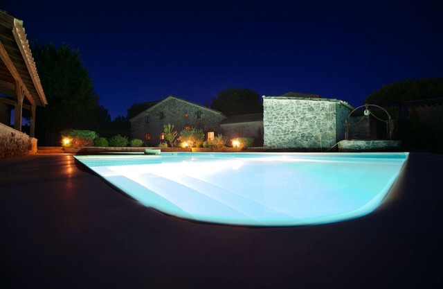 BELLE MAISON DE VACANCES EN PIERRE CONFORTABLE AU CALME AVEC PISCINE PRIVATIVE