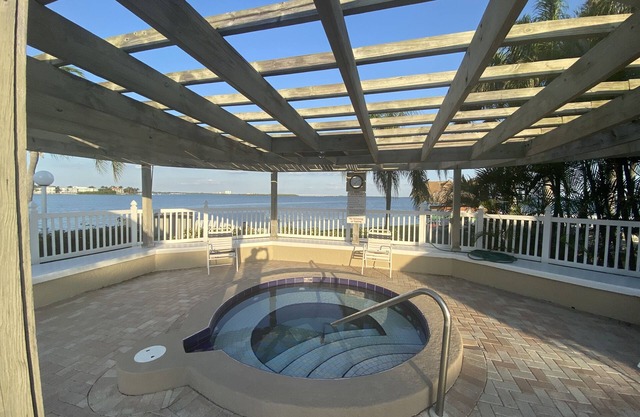 Lovely condo in Isla del Sol - 5 minutes from the beach