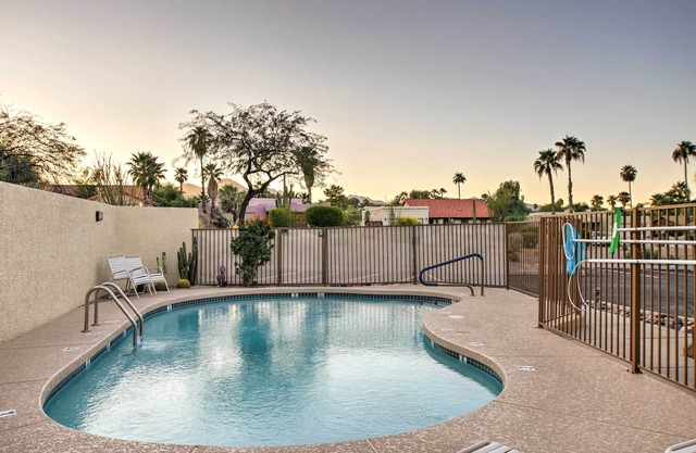 Belle 2BR Fountain Hills Condo w / Comm. Piscine!