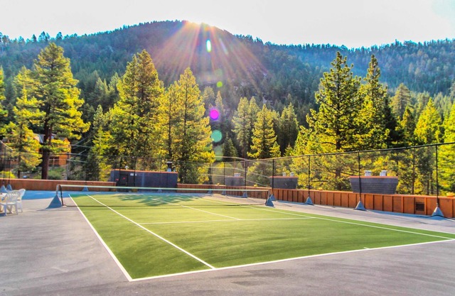 Lovely Condo Walking Distance to Heavenly Ski Lift & Near Lake Tahoe