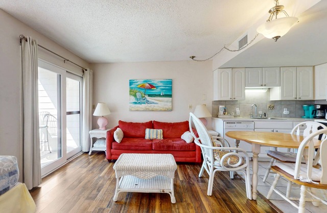 NOUVELLE LISTE! Retraite en couple! Condo en bord de mer avec piscine, bain à remous, salle de sport et plage