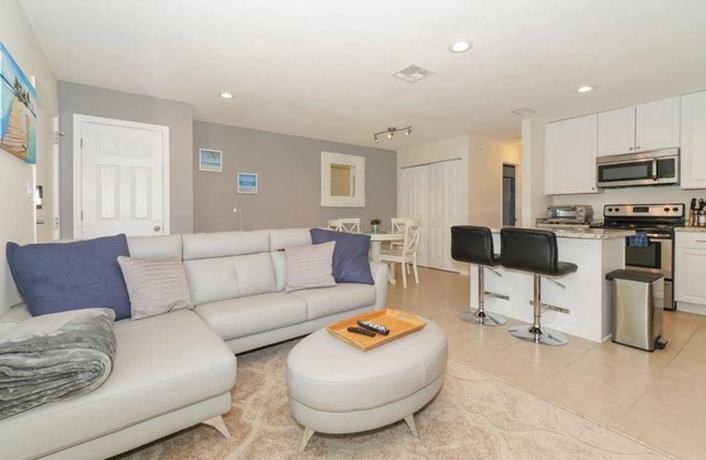 Lovely Cottage - Close to Siesta, Shops & Dining
