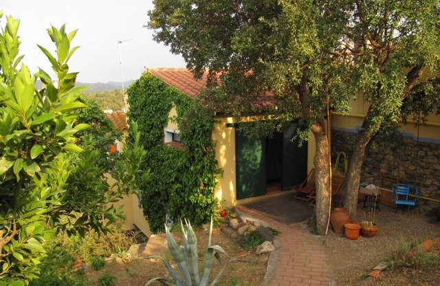 Charmante petite maison dans un village pittoresque - 20 minutes en voiture de la plage
