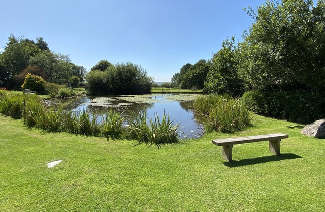 Belle maison de campagne de 4 hectares - 2 lacs, jacuzzi, piscine extérieure et cols de club de santé