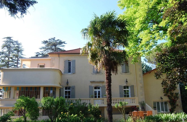 Charmant gîte rural à Valréas avec piscine