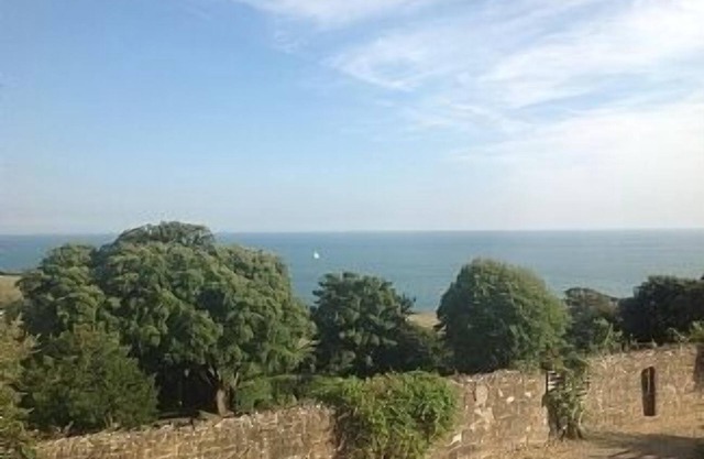 Charmante petite maison avec une vue magnifique sur la mer, quelques minutes des plages et sentier côtier