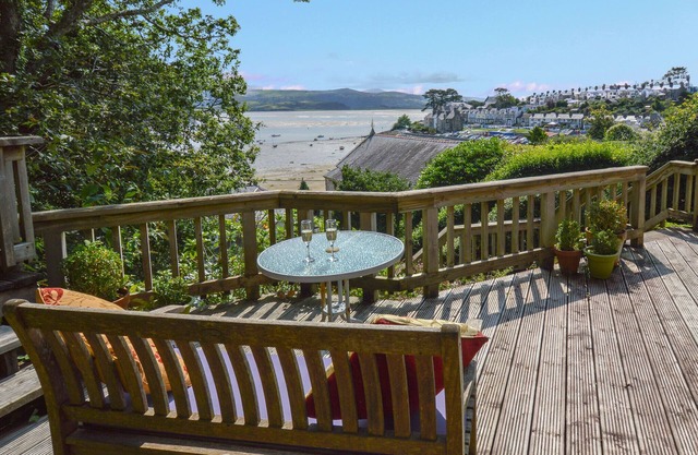 Charmante maison avec vue magnifique sur la mer à Borth y Gest
