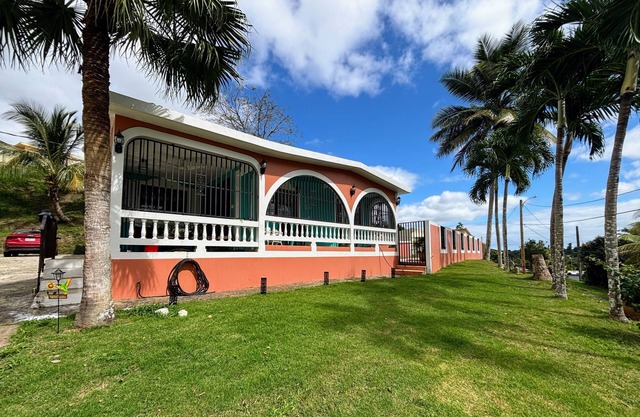 Lovely country home with private pool in the hills above the town Las Piedras.