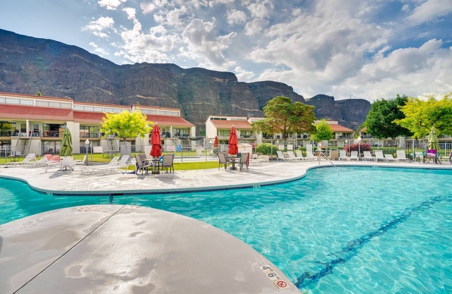 Lovely Crescent Bar Condo w/ Community Amenities!