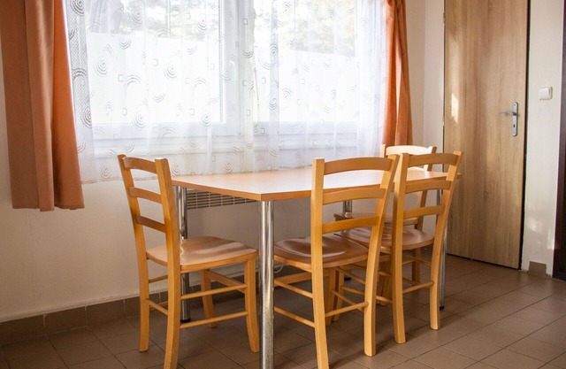 Bel appartement dans une maison de vacances avec WIFI, TV, patio, animaux admis et parking