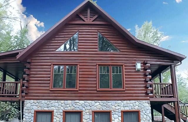 Devils Lake Baraboo Grand Cabin Sleeps 12 has WiFi