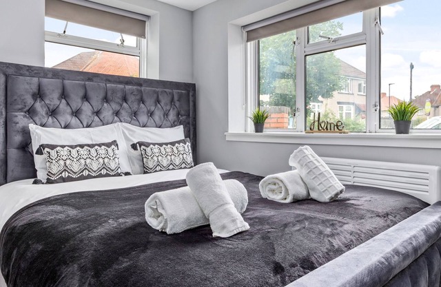 Lovely Ensuite Room Feltham Heathrow London TW13