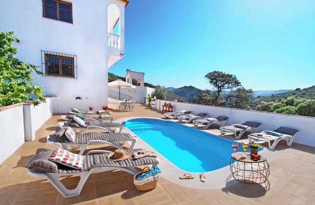 Lovely family-sized villa with pool, natural surroundings..